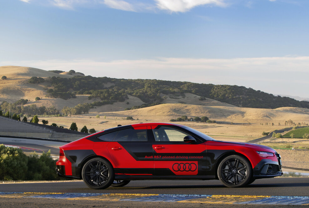 Schneller als ein Sportfahrer: Audi pilotiert auf US-Rennstrecke