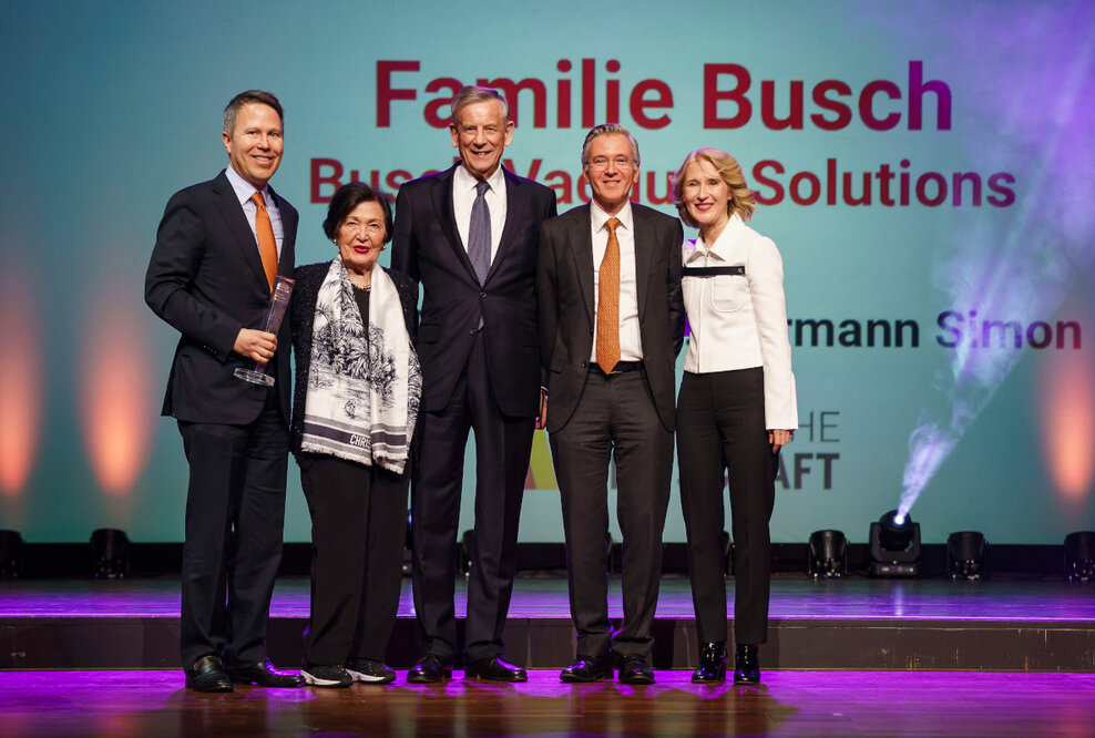  (Von links nach rechts): Kaya Busch, Ayhan Busch, Prof. Dr. Dr. h.c. mult. Hermann Simon, Sami Busch, Ayla Busch. 