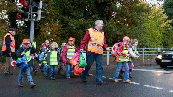 WalkingBus in Osnabrück: Diesterwegschule aus Schinkel-Ost steigt zu - Ab Herbst werden Kinder zu fünf Schulen begleitet