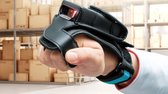 Smarter Handschuh bald neu auf dem Markt: Robuster Wearable SF1 von DENSO WAVE EUROPE