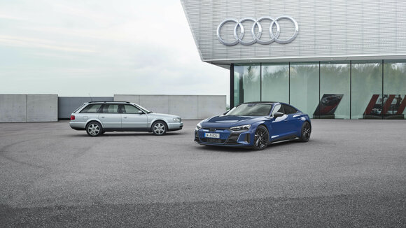 Modelle v.l.n.r. (Standaufnahme): Audi S6 plus, Audi RS e-tron GT, Farbe: Ascariblau